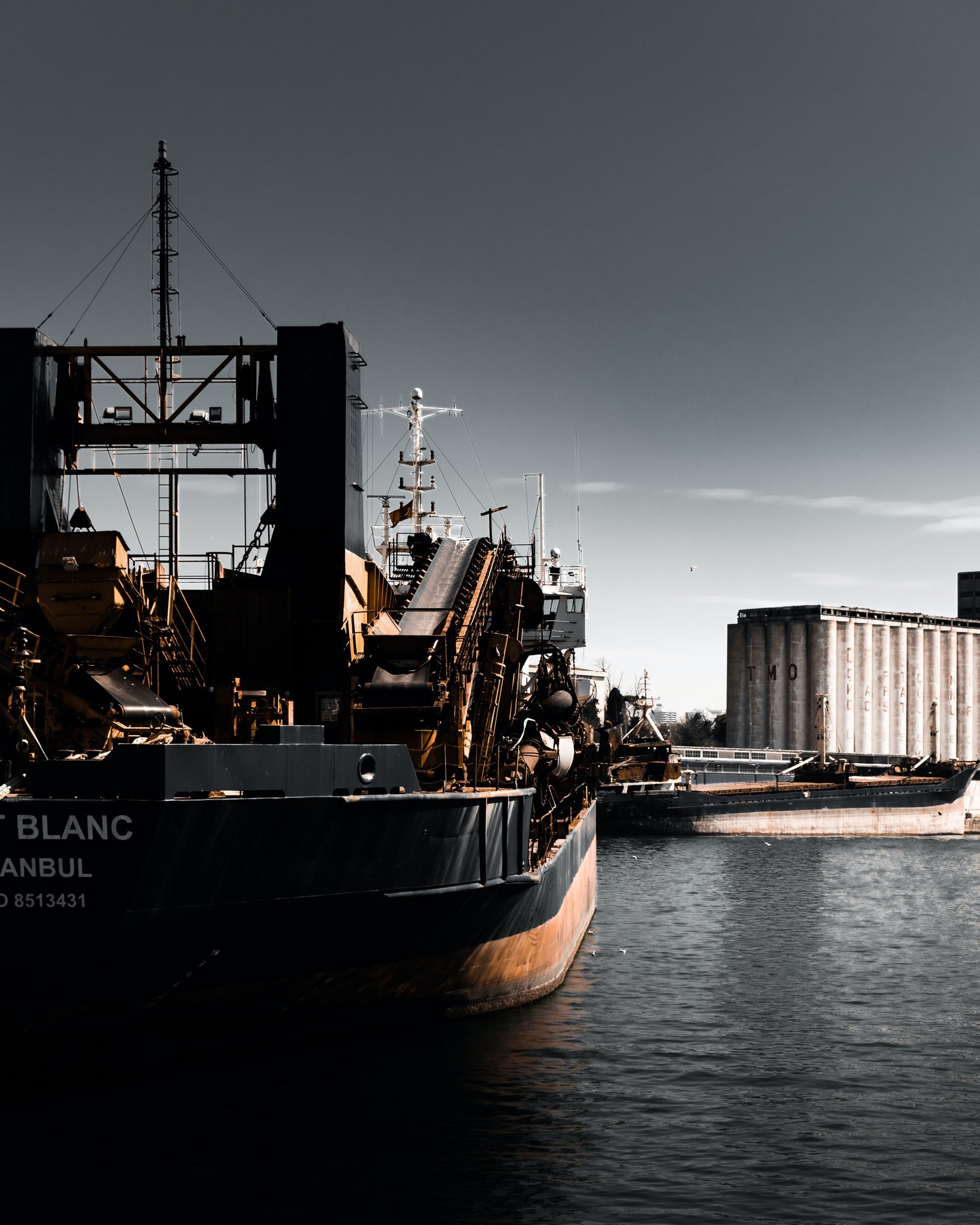 Agile sourcing, port coordination and last-mile delivery handled with care.