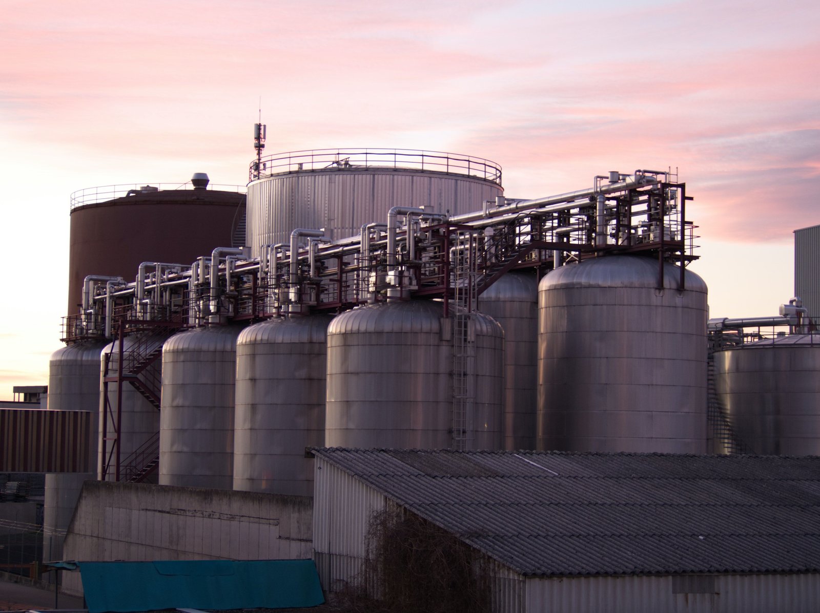 Verified chemical producers connected to wholesalers and retailers.
